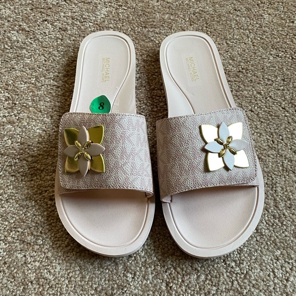 Michael Kors Pink Slides 8 - Picture 3 of 4